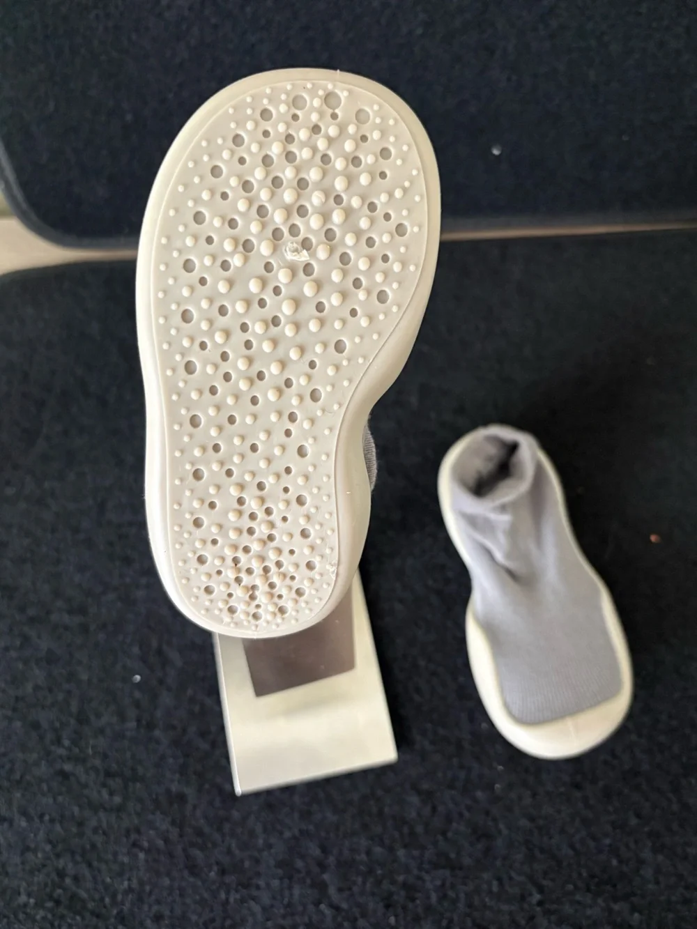Toddler Sock Shoes Gray EU 24/25 Slip-On Knit Sneakers Lightweight Unisex NWOT